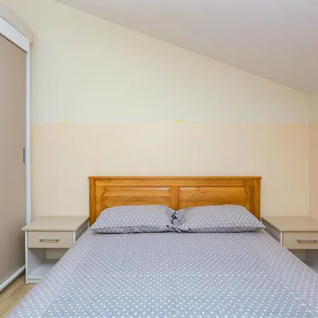 With Parking Space Srima - Vodice, - 23593 Apartamento *