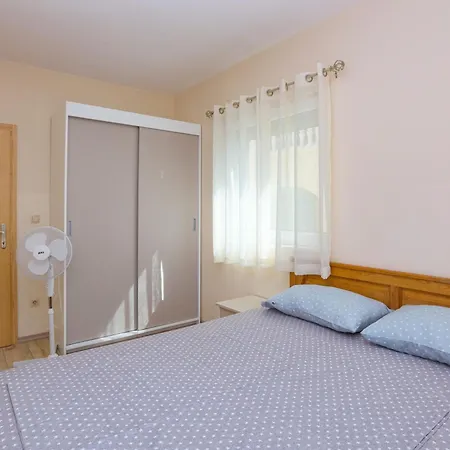 With Parking Space Srima - Vodice, - 23593 Apartamento